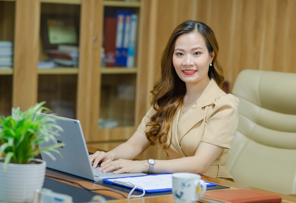 Ms. Hòa Lê - Chủ Tịch HĐQT kiêm Tổng Giám Đốc ACAC Academy - Chuyên gia cố vấn hệ thống tài chính kế toán/ quản trị vận hành Doanh nghiệp trực tiếp đào tạo khóa học kế toán trưởng